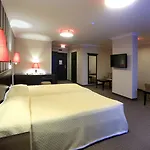 Royal Park By Astoria Collection מלון 4*