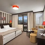 Royal Park By Astoria Collection מלון 4*