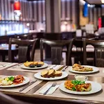 מלון Royal Park By Astoria Collection 4*