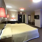 Royal Park By Astoria Collection מלון בנסקו