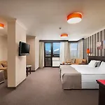Royal Park By Astoria Collection