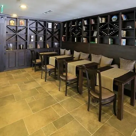 Royal Park Hotel & Apartments Otel 4*