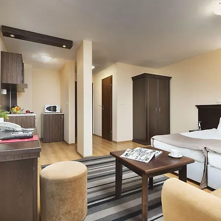 Royal Park Hotel & Apartments 4*